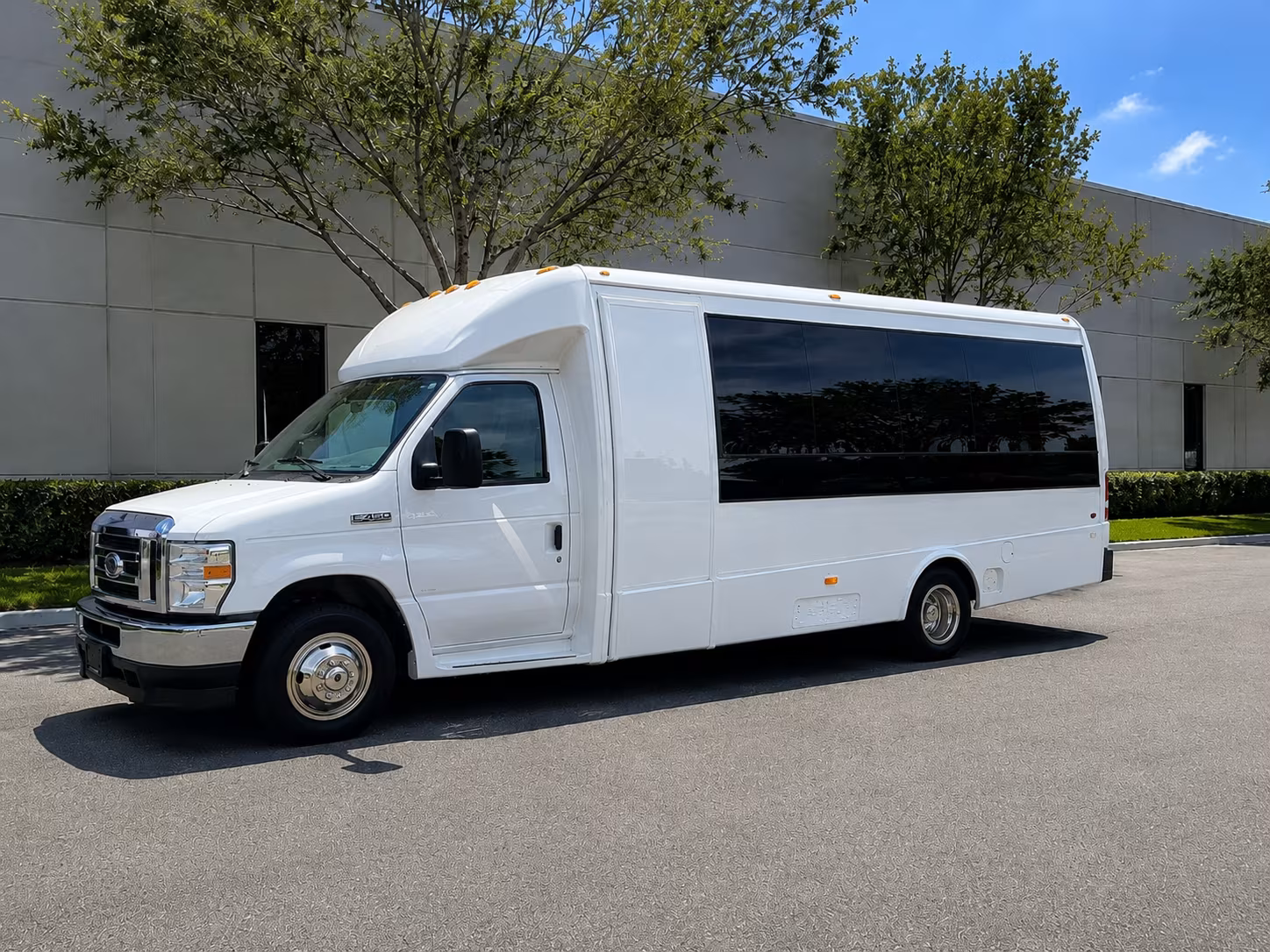 corporate airport transfer buses to and from fort lauderdale hollywood international airport