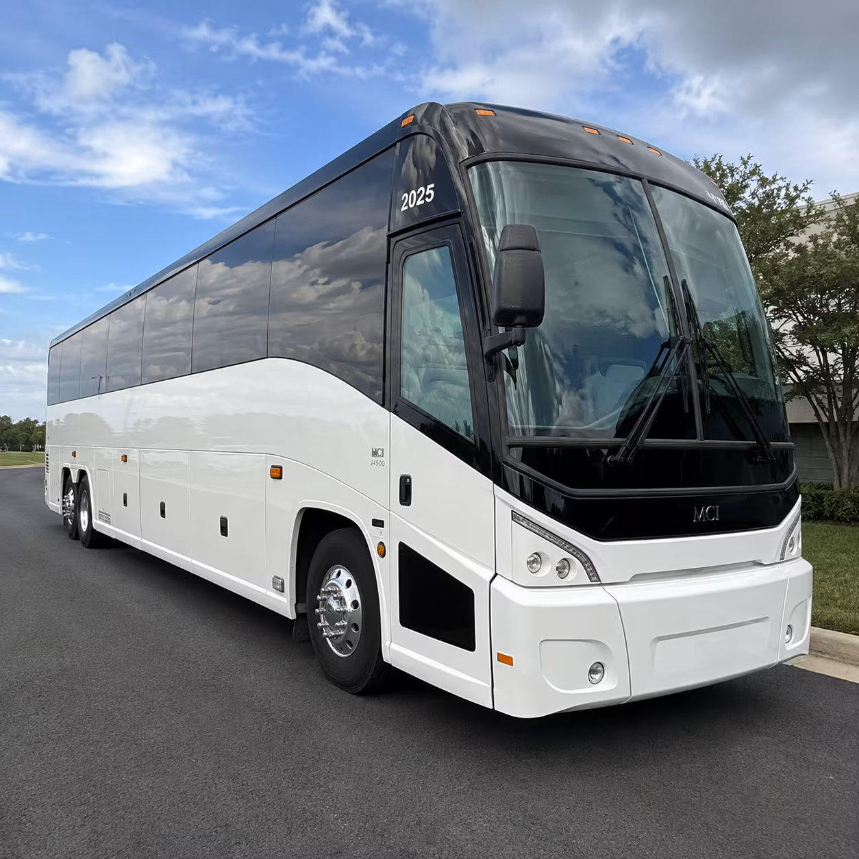 daily commuter shuttle buses along plantation s major corridors