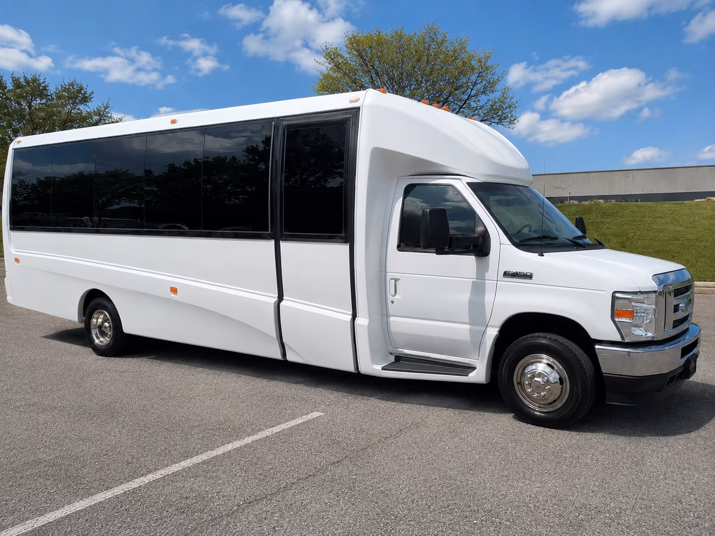 large scale convention and trade show shuttle buses serving plantation companies